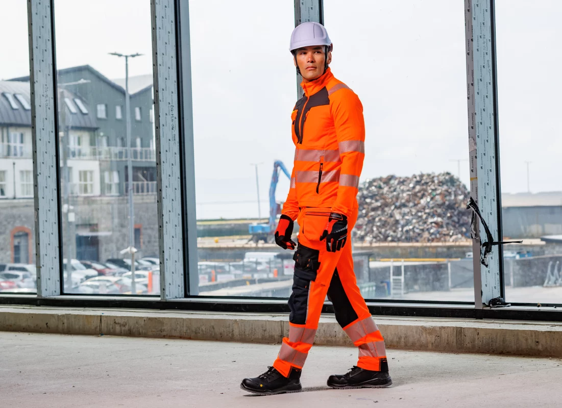 Odzież robocza BHP dla firm – pracownicy w odzieży ochronnej Ventabe